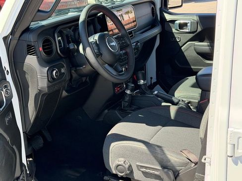 Certified 2025 Jeep Wrangler Unlimited Rubicon image 8