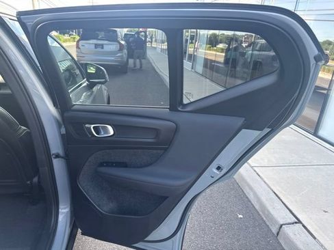 Used 2025 Volvo XC40 B5 Core AWD/4WD image 12