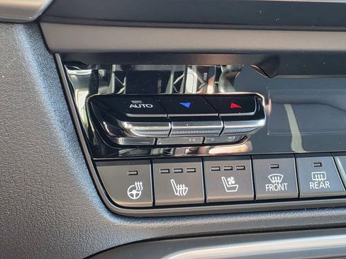 Certified 2025 MAZDA CX-70 Plug-In Hybrid w/ Premium Plus AWD/4WD image 18