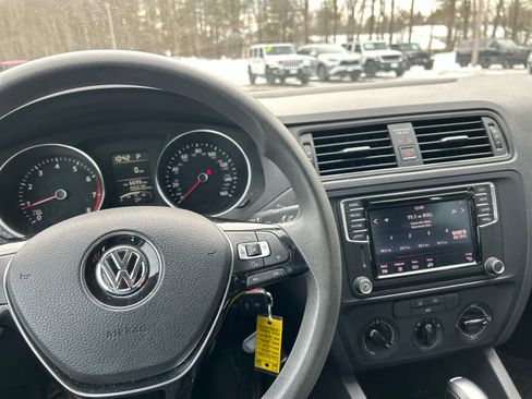 Used 2016 Volkswagen Jetta S image 11