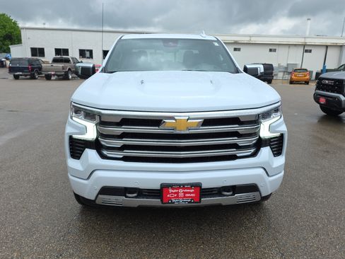 New 2026 Chevrolet Silverado 1500 High Country w/ Technology Package AWD/4WD image 3