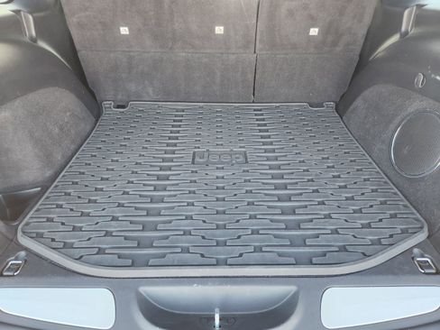 Used 2020 Jeep Grand Cherokee Overland image 36