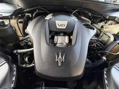 Used 2017 Maserati Levante AWD/4WD image 55