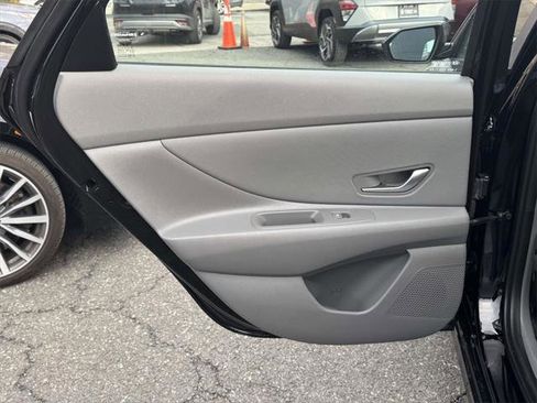 Certified 2025 Hyundai Elantra SEL image 10