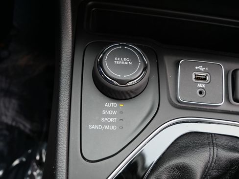 Used 2020 Jeep Cherokee Limited AWD/4WD image 32
