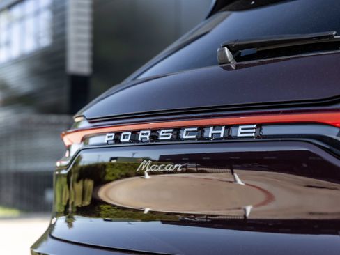 Certified 2026 Porsche Macan AWD/4WD image 15