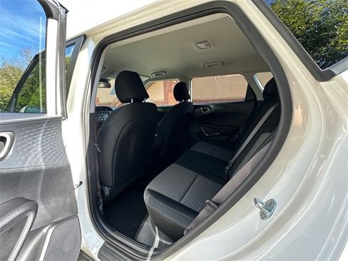 Used 2021 Kia Soul S image 18