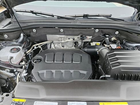 Used 2025 Volkswagen Atlas SE image 23