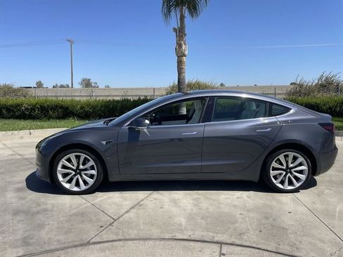 Used 2019 Tesla Model 3 Mid Range RWD image 5