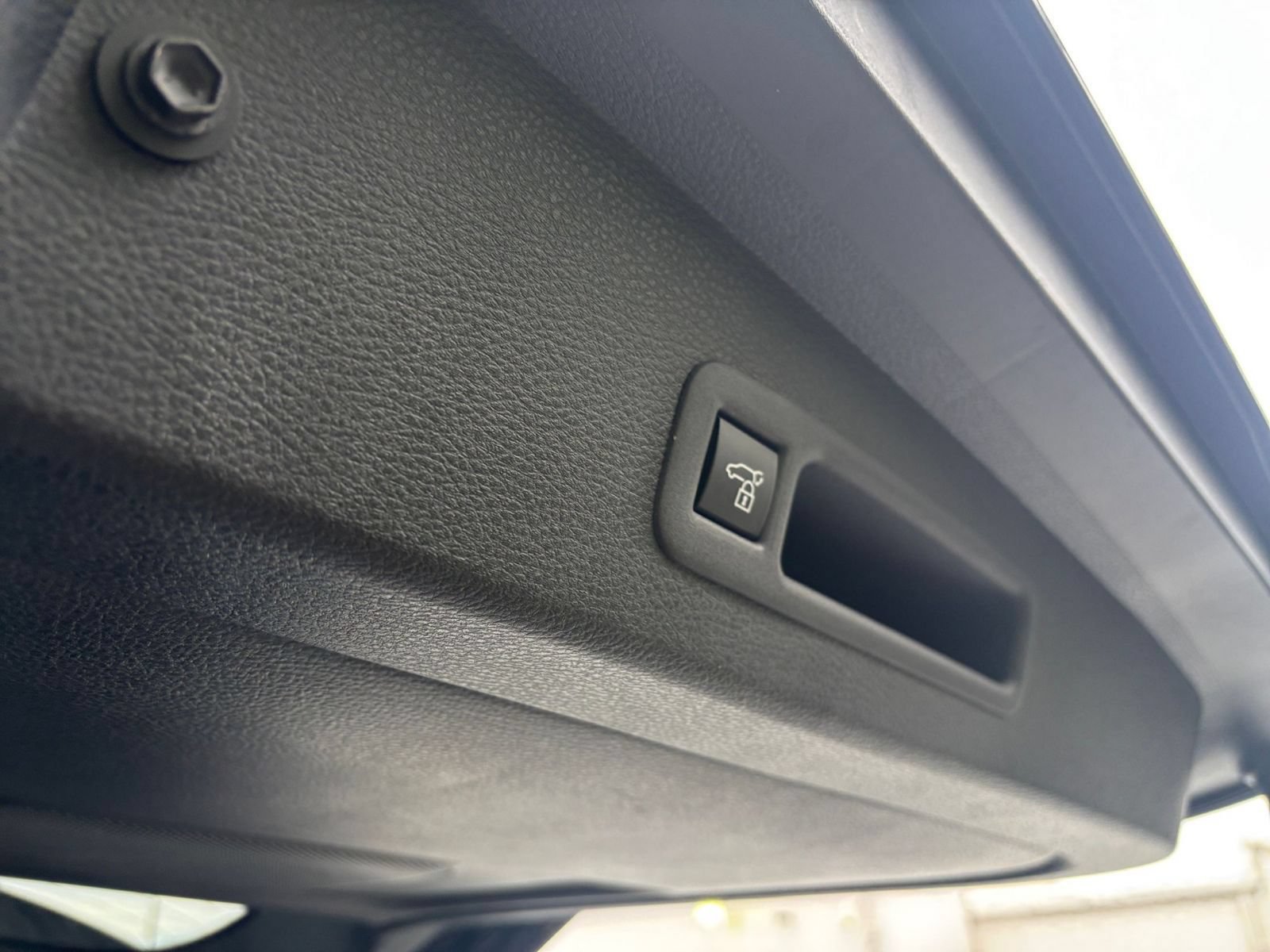 Used 2025 Toyota Sienna XLE FWD image 24