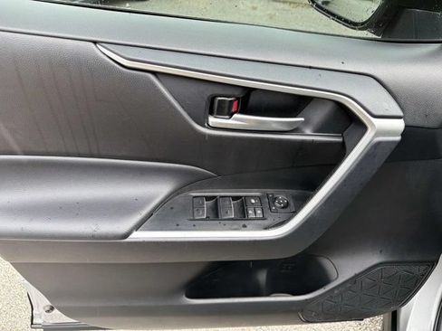Used 2025 Toyota RAV4 XLE AWD/4WD image 7