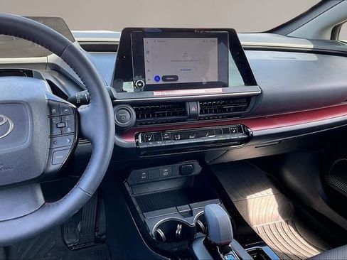 Used 2025 Toyota Prius Plug-In Hybrid image 9