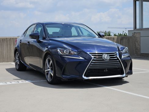 Used 2018 Lexus IS 300 w/ Comfort Package RWD image 10