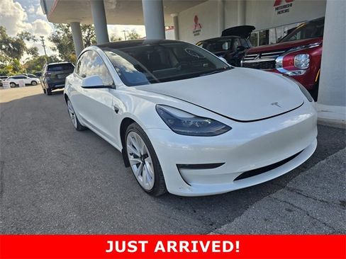 Used 2023 Tesla Model 3 Standard Range image 1