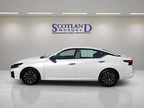 Used 2024 Nissan Altima 2.5 SV FWD image 1