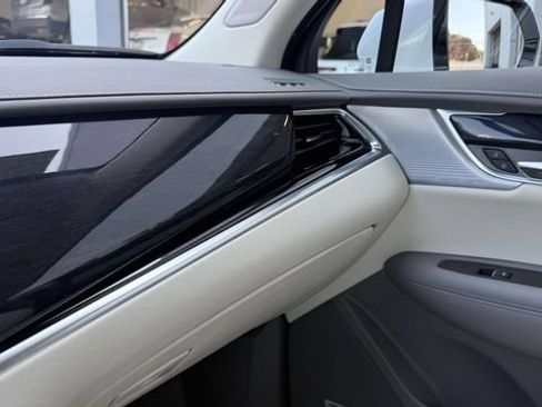 Used 2024 Cadillac XT6 Premium Luxury AWD/4WD image 52