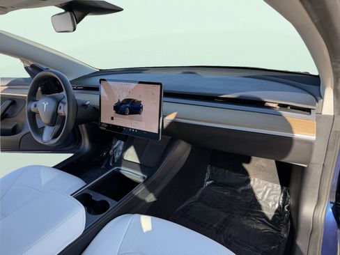 Used 2022 Tesla Model 3 Standard Range image 30