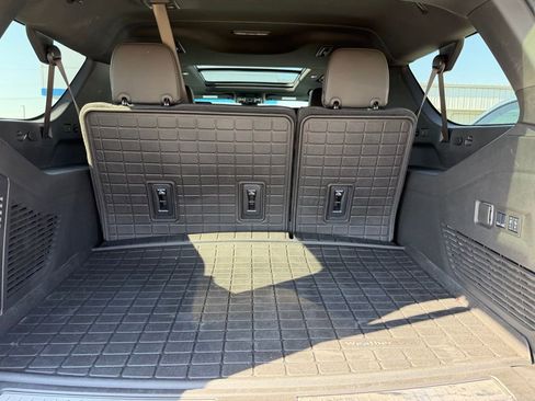 Used 2025 Chevrolet Suburban Premier image 31