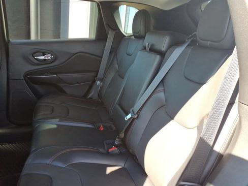 Used 2022 Jeep Cherokee Trailhawk w/ Sun, Sound & Nav Group AWD/4WD image 28