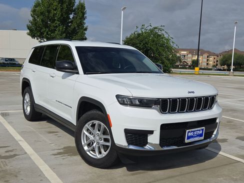Used 2023 Jeep Grand Cherokee L Laredo image 1