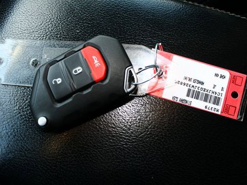 Used 2018 Jeep Wrangler Unlimited Sahara w/ Quick Order Package 24M Moab image 20