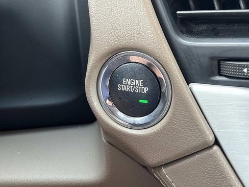 Used 2018 GMC Yukon SLT AWD/4WD image 38