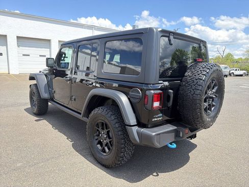 Used 2024 Jeep Wrangler Unlimited AWD/4WD image 3