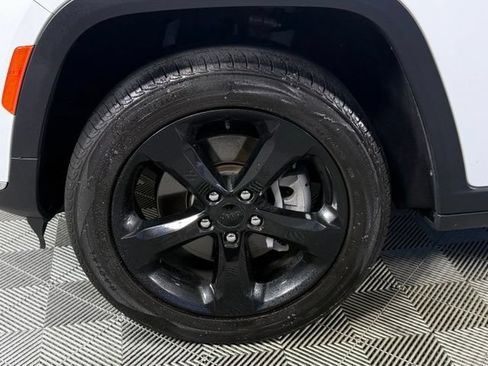 Used 2023 Jeep Grand Cherokee L Laredo RWD image 14