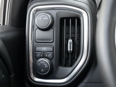 Used 2021 Chevrolet Silverado 1500 LT image 31