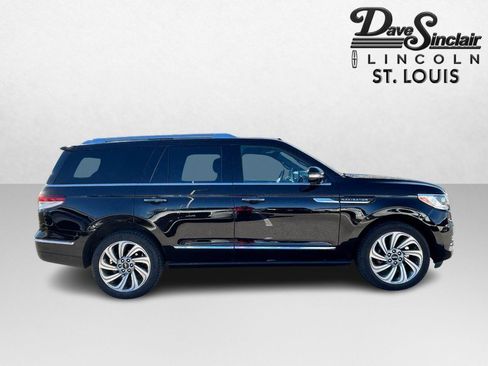 Used 2022 Lincoln Navigator Reserve AWD/4WD image 4