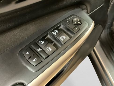 Used 2017 Jeep Cherokee Latitude AWD/4WD image 16