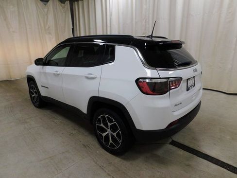 Used 2024 Jeep Compass Limited image 17