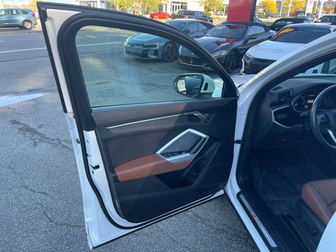 Used 2023 Audi Q3 2.0T Premium w/ Convenience Package image 21