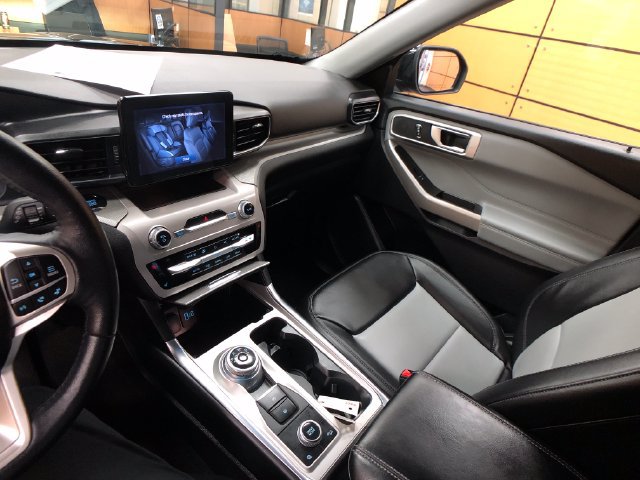 Used 2023 Ford Explorer XLT w/ Equipment Group 202A AWD/4WD image 19