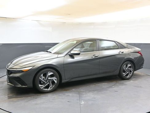 Certified 2024 Hyundai Elantra SEL w/ Convenience Package image 2