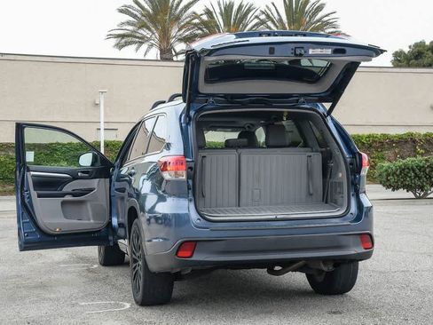 Used 2017 Toyota Highlander XLE FWD image 28