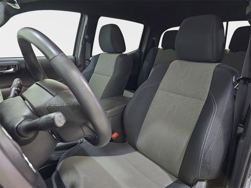 Used 2021 Toyota Tacoma TRD Sport image 17