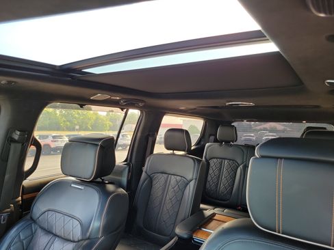 Used 2024 Jeep Grand Wagoneer Series III w/ Rear Seat Video Group 1 AWD/4WD image 9