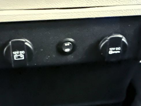 Used 2016 Chrysler Town & Country Touring w/ Driver Convenience Group FWD image 36