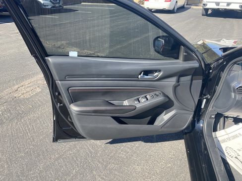 Used 2022 Nissan Altima 2.0 SR FWD image 7