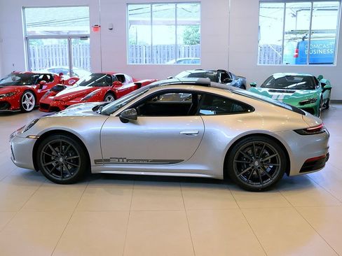 Used 2023 Porsche 911 Carrera T RWD image 3