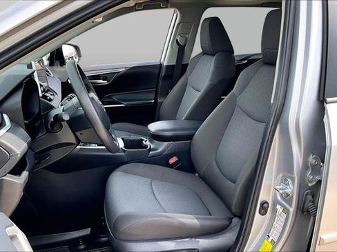 Certified 2025 Toyota RAV4 XLE w/ Convenience Package FWD image 8