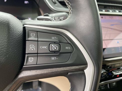 Used 2022 Jeep Grand Cherokee Limited AWD/4WD image 18