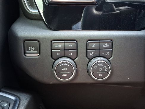 Certified 2023 Chevrolet Silverado 1500 LTZ w/ LTZ Convenience Package II AWD/4WD image 23