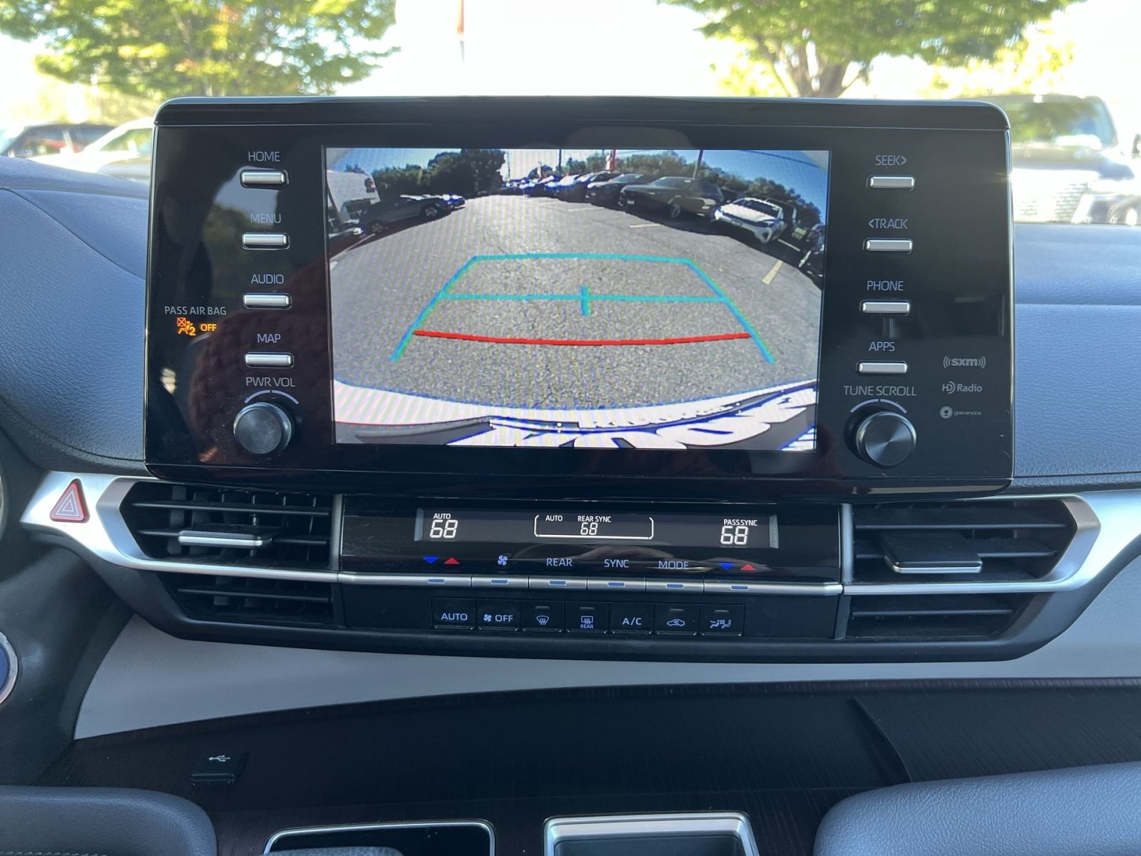 Used 2021 Toyota Sienna LE AWD/4WD image 19