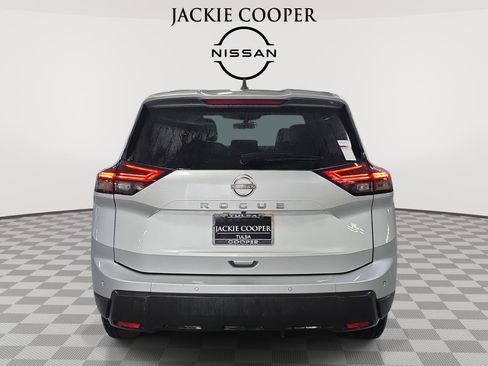 Used 2024 Nissan Rogue S FWD image 6