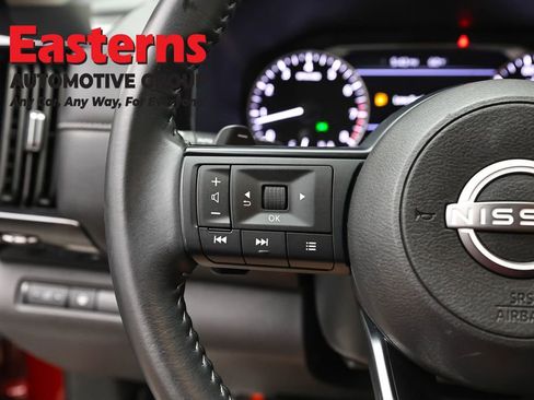 Used 2024 Nissan Pathfinder SV AWD/4WD image 15