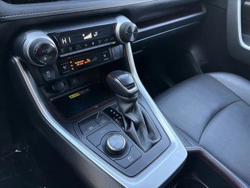 Used 2022 Toyota RAV4 Limited image 20