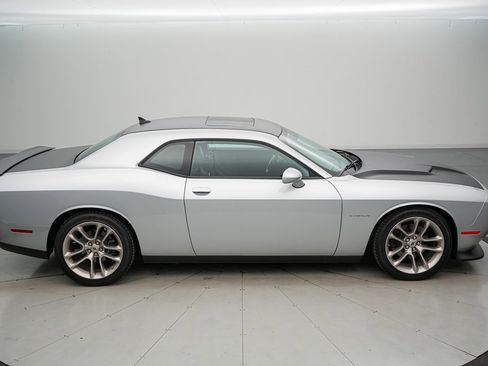 Used 2020 Dodge Challenger R/T image 3