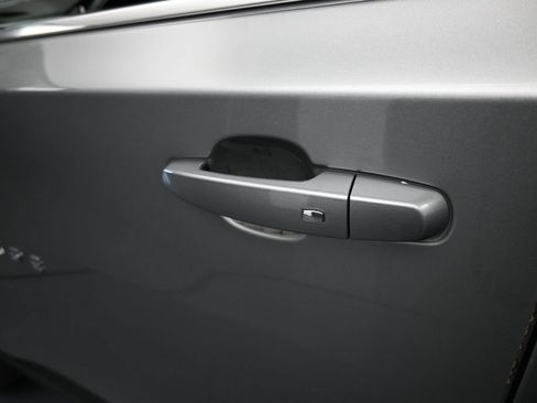 Used 2023 Chevrolet Traverse LT FWD image 34